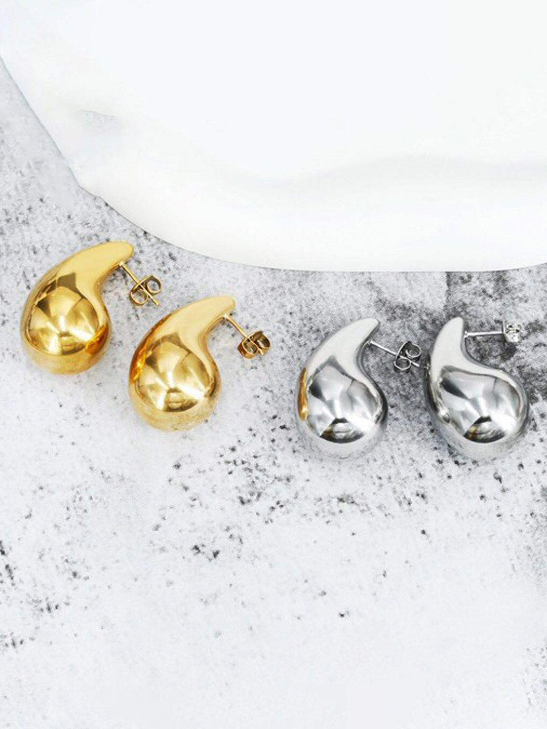 

Xivir Set Of 2 Stainless Steel Gold-Plated Teardrop Shaped Studs Earrings