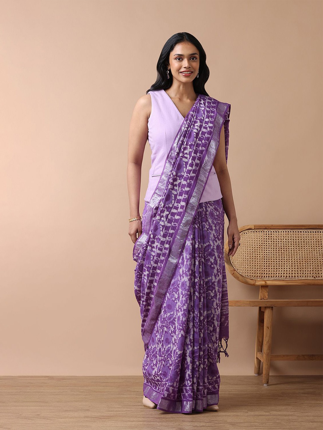 

Taneira Woven Design Floral Dabu Saree, Violet