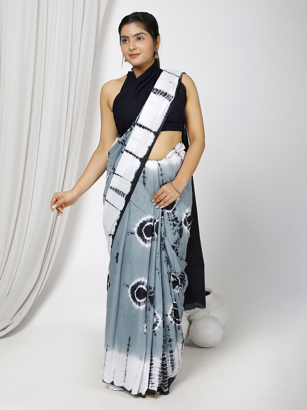 

JAIPURI PRINT Bandhani Pure Cotton Bagru Saree, Grey