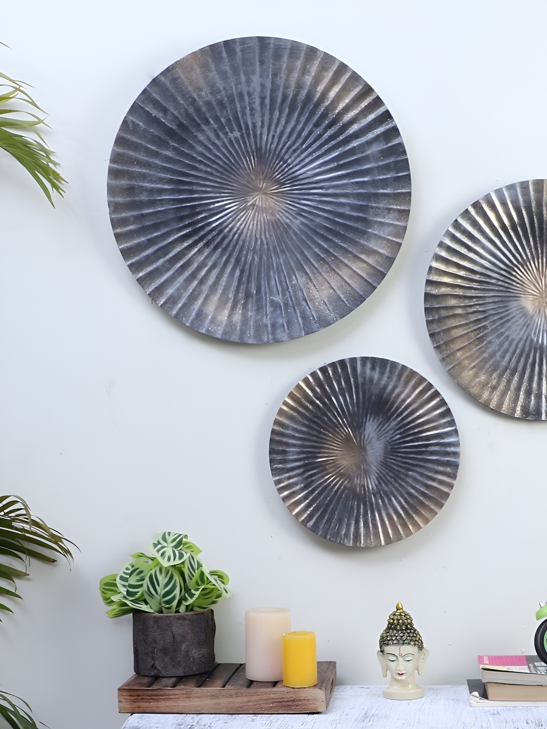 

Amaya Decors Silver toned 3 Pieces Metal Wall Decor