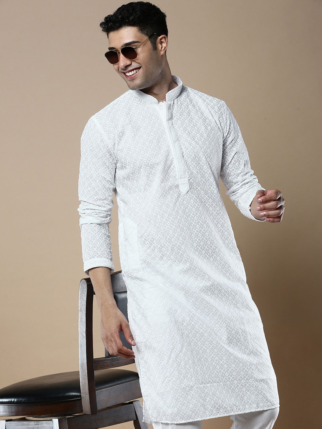 

Anouk White Geometric Embroidered Mandarin Collar Chikankari Straight Kurta