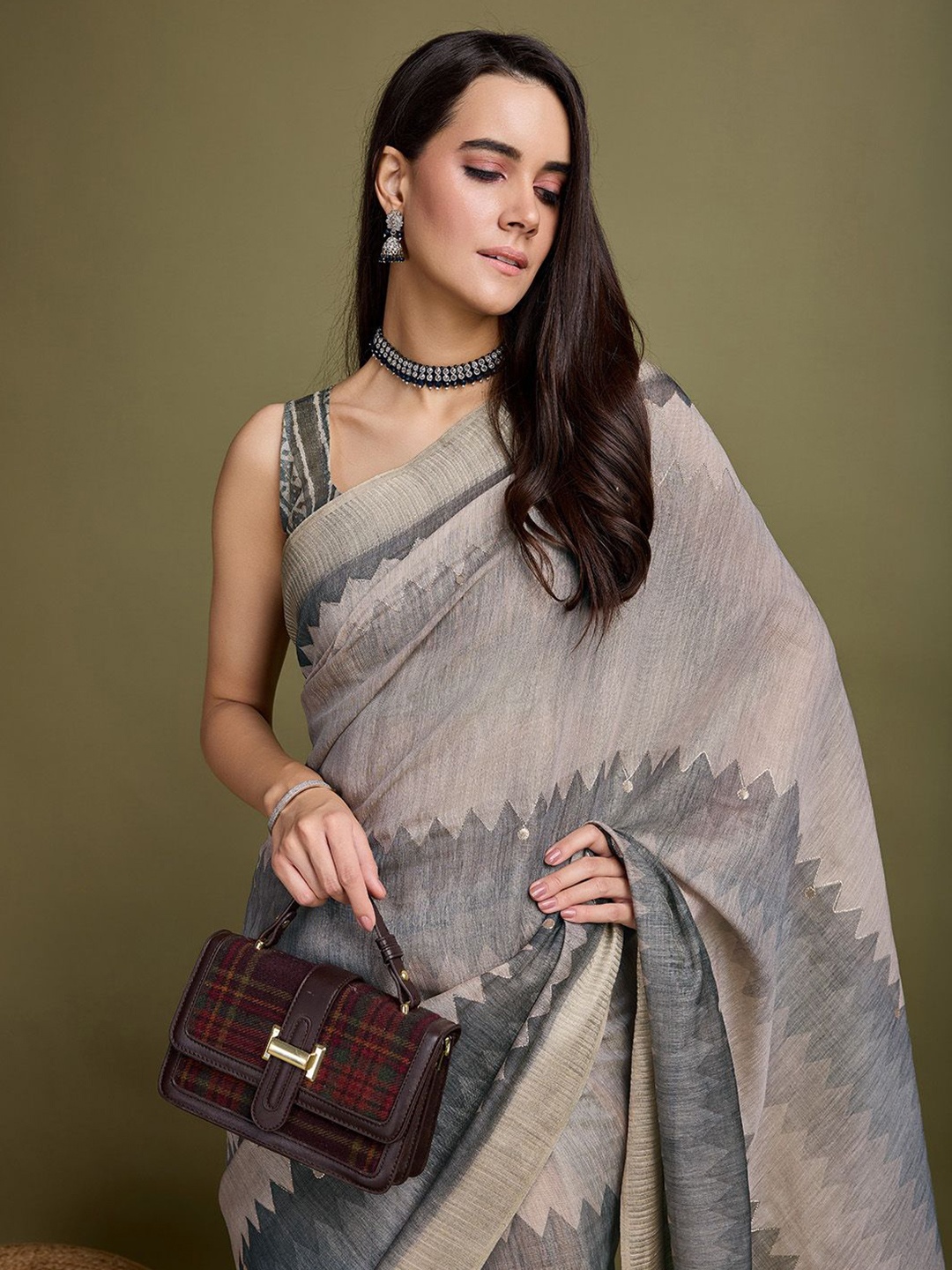 

Ishin Printed Tissue Saree, Grey