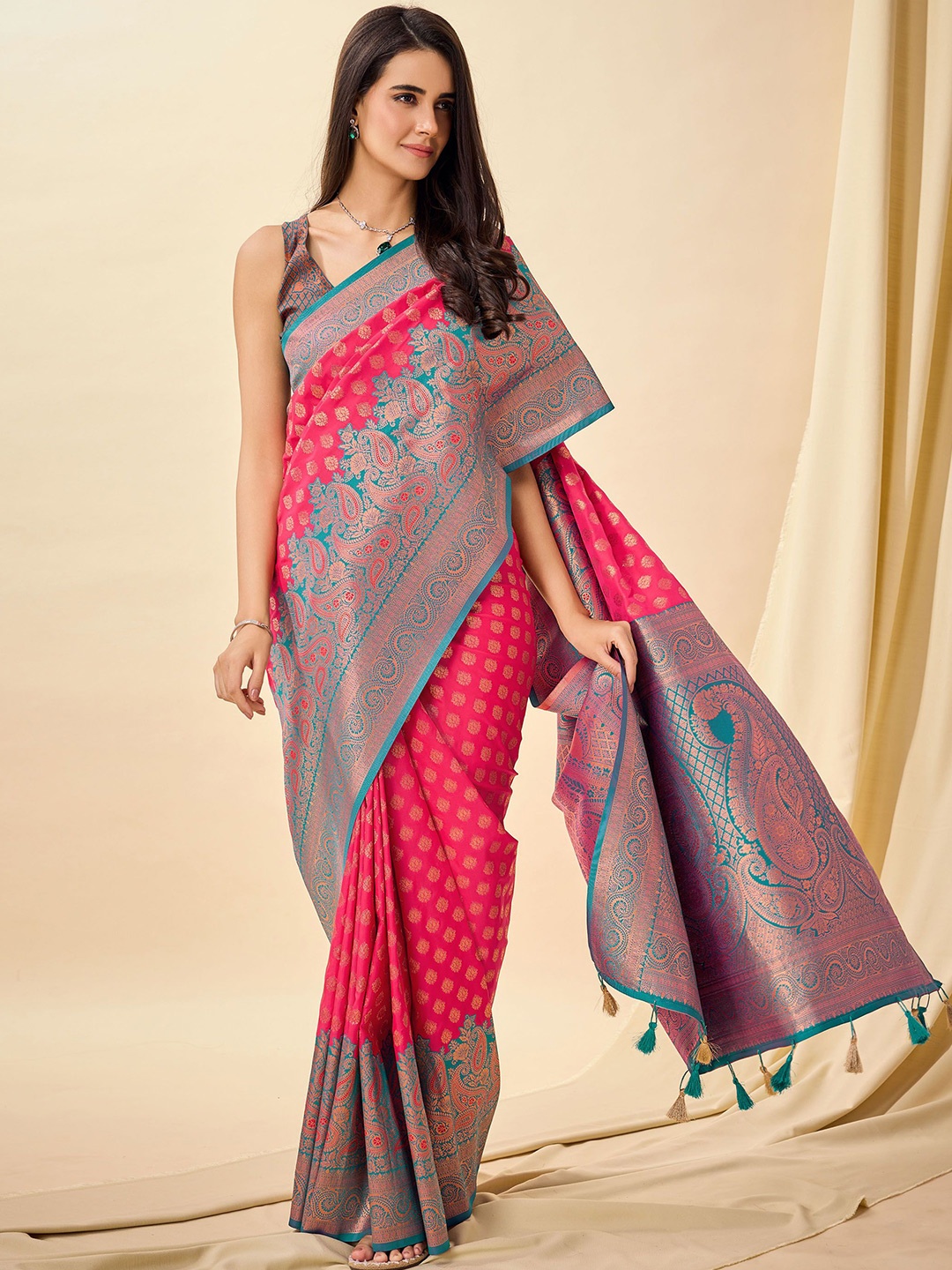 

Ishin Ethnic Motifs Zari Woven Banarasi Saree, Pink