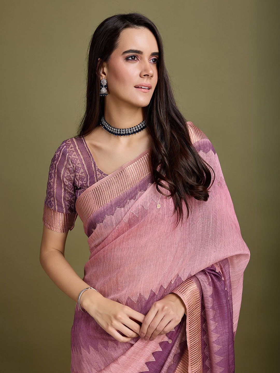 

Ishin Zari Woven Embroidered Sequinned Saree, Pink