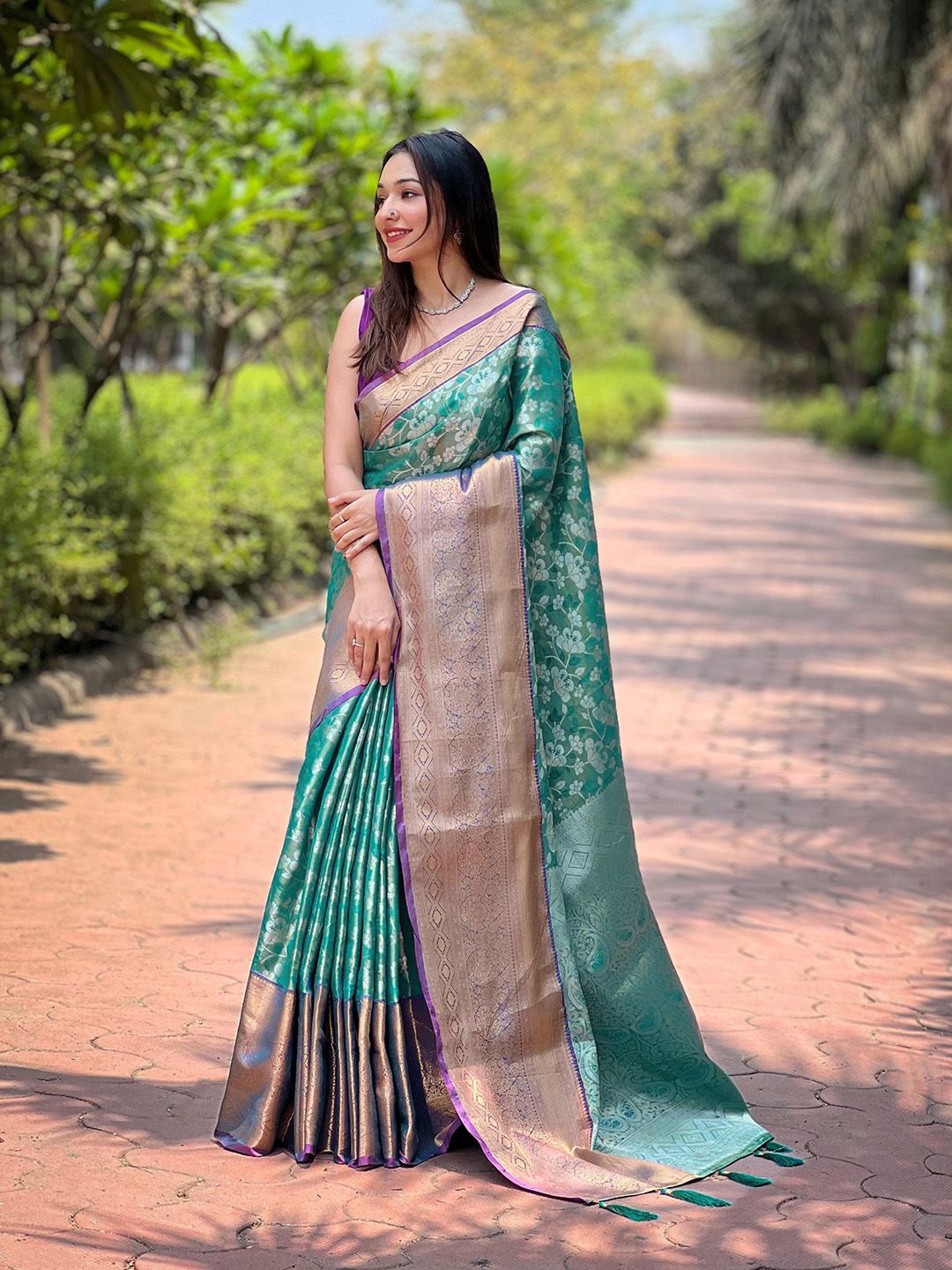 

Ishin Ethnic Motif Zari Woven Banarasi Saree, Sea green