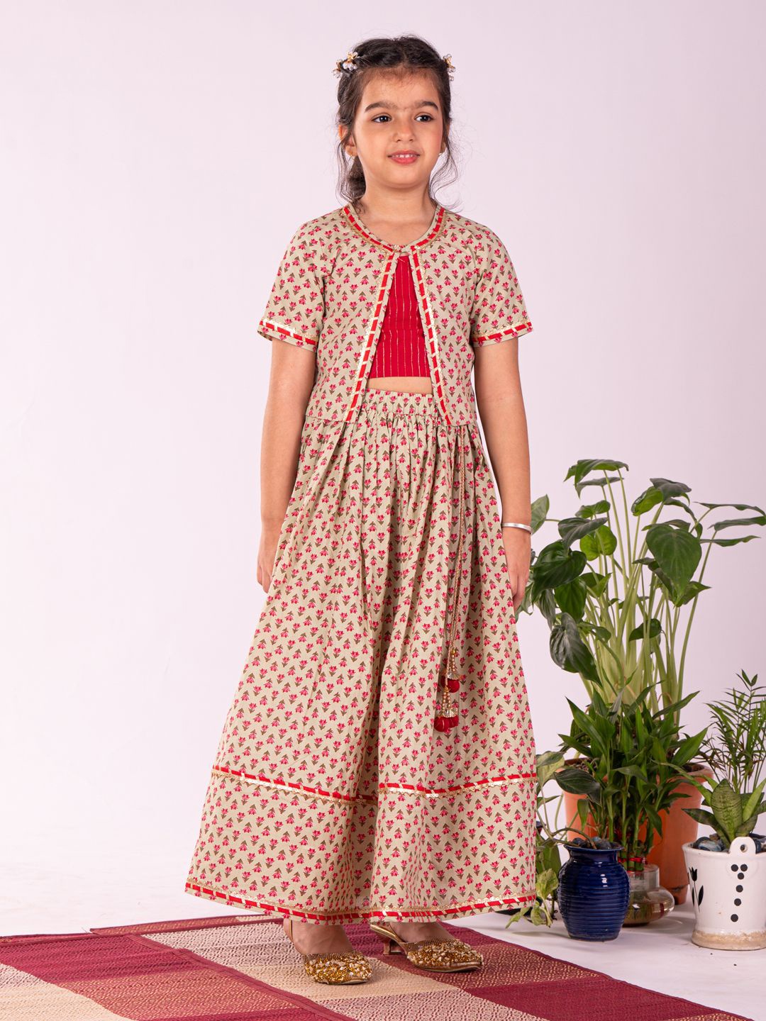 

VASTRAMAY Girls Printed Cotton Ready to Wear Lehenga & Choli With Jacket, Green