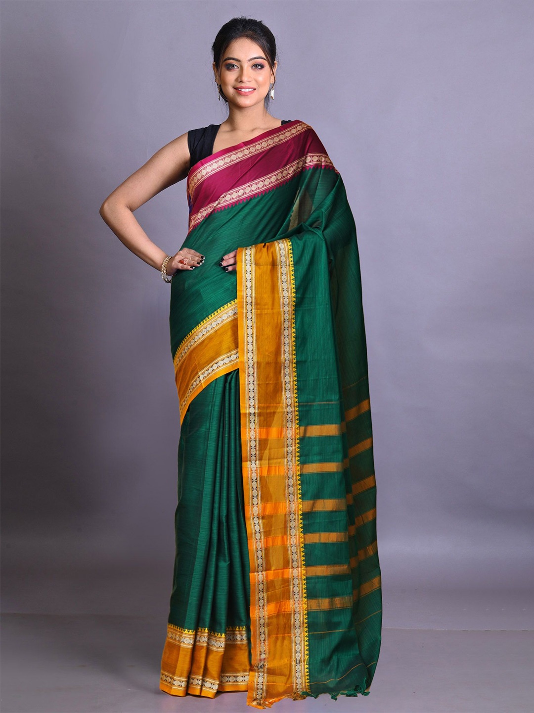 

Unnati Silks Zari Woven Pure Cotton Handloom Narayan Peth Saree, Green