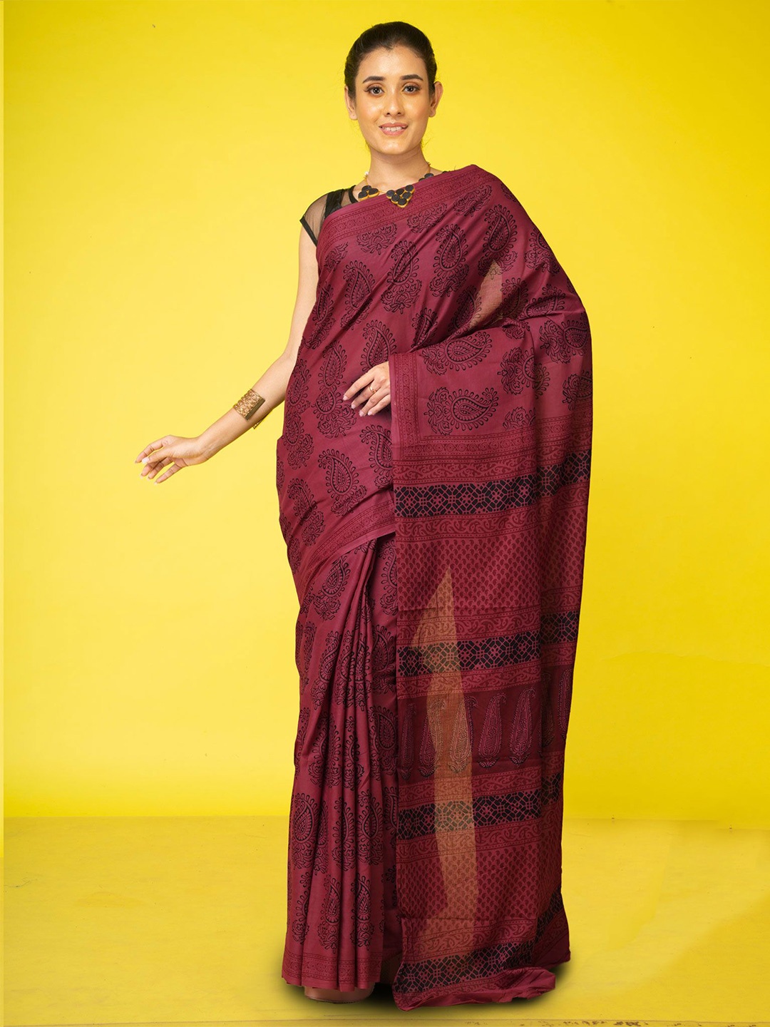 

Unnati Silks Ethnic Motif Handloom Bagh Saree, Maroon