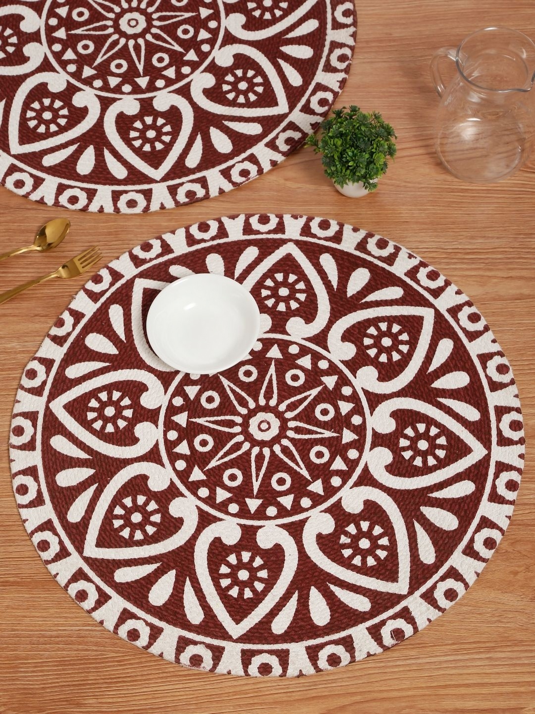 

HOSTA HOMES White & Brown Ethnic Motifs Printed Round Cotton Table Placemats