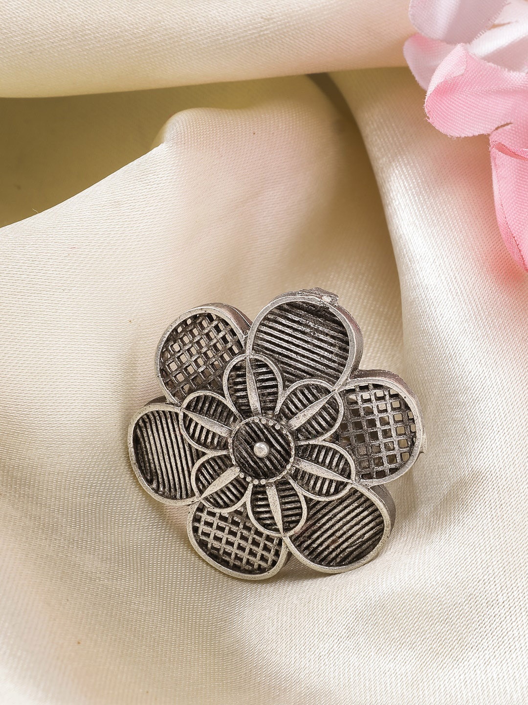 

NVR Silver-Plated Floral Adjustable Oxidised Finger Ring