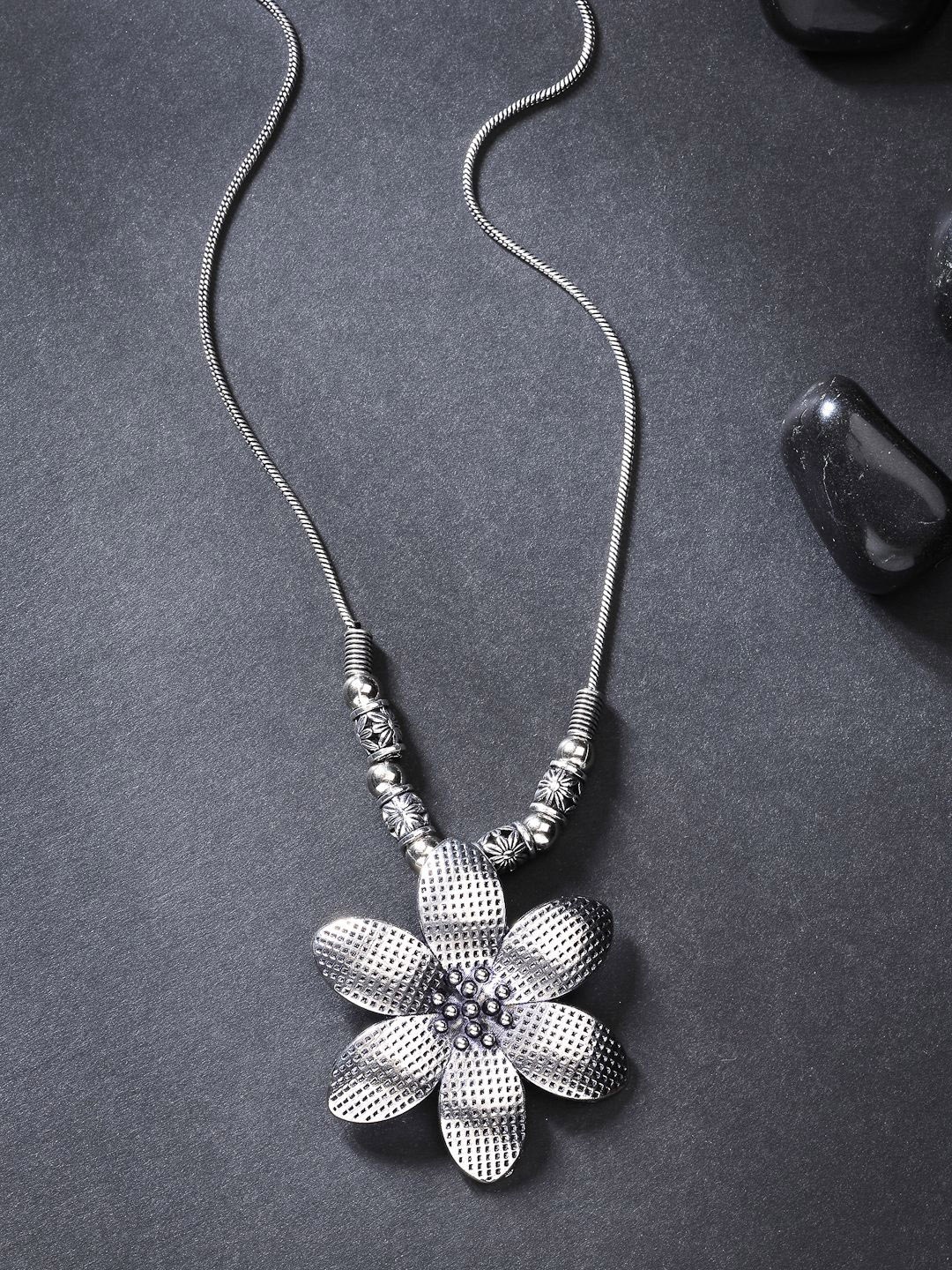 

NVR Silver-Plated Floral-Shaped Necklace