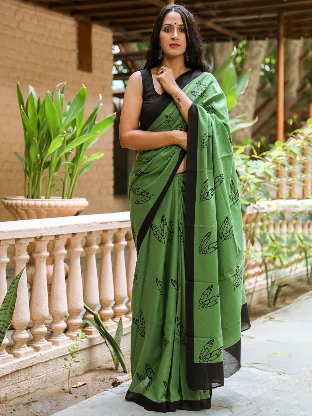 

JAIPURI PRINT Block Print Pure Cotton Solid Border Saree, Green