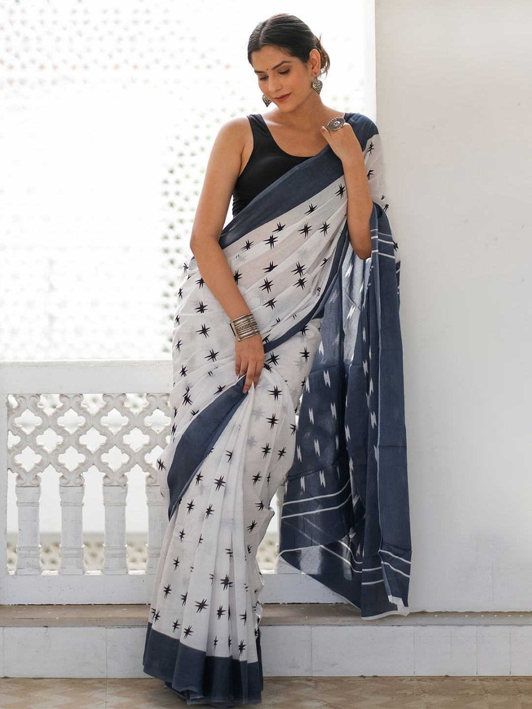 

JAIPURI PRINT Block Print Pure Cotton Solid Border Saree, White