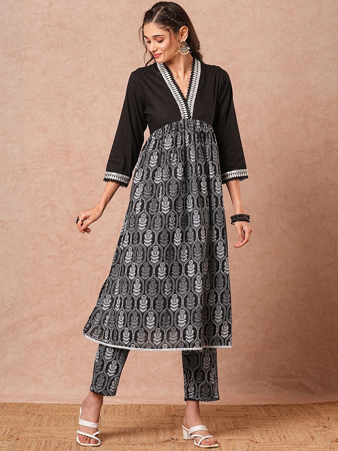 

FASHOR Floral Printed A-Line Pleated Pure Cotton Kurta with Trousers, Black
