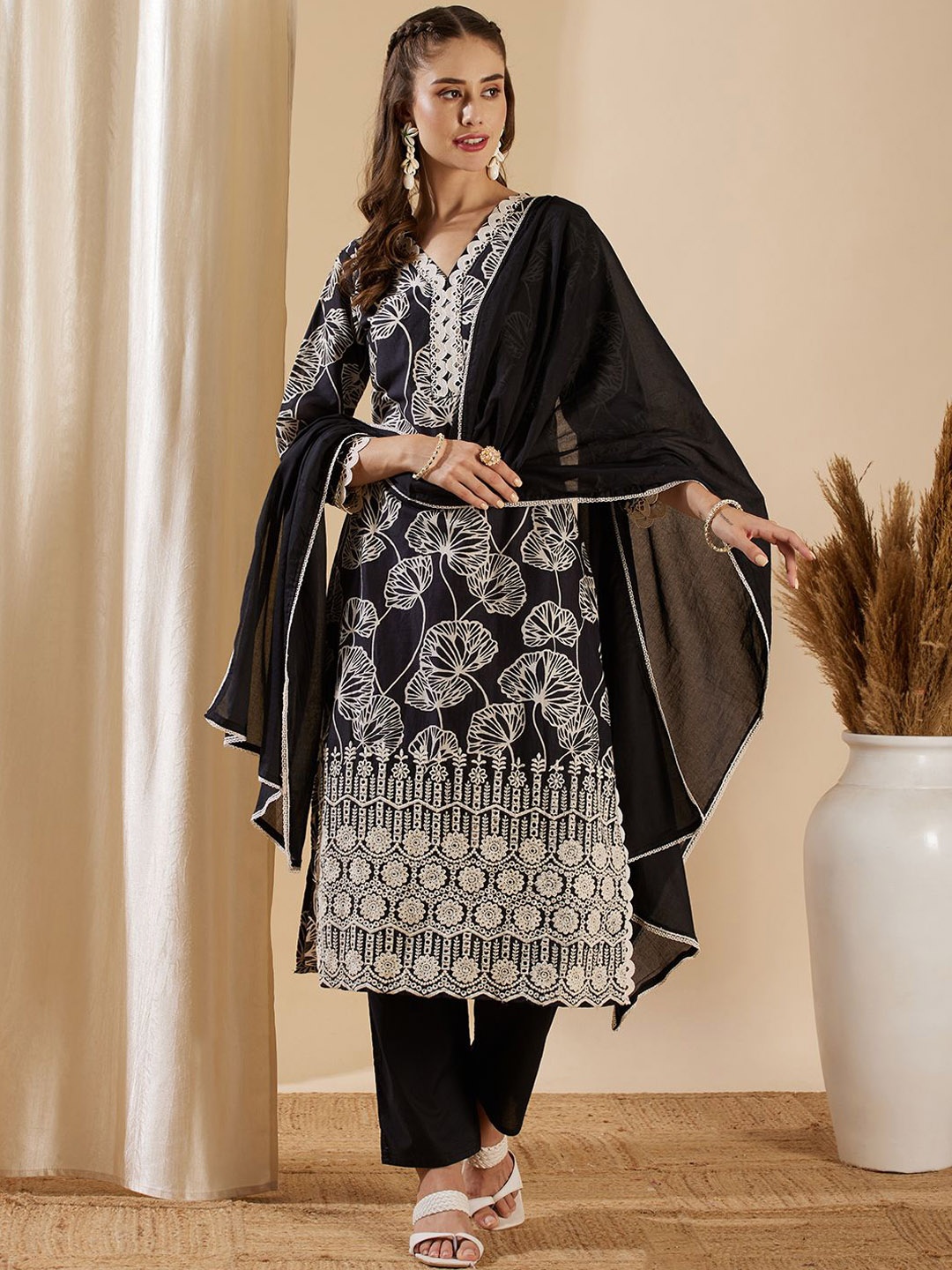 

FASHOR Floral Printed Thread Work Straight Pure Cotton Kurta with Trousers & Dupatta, Black