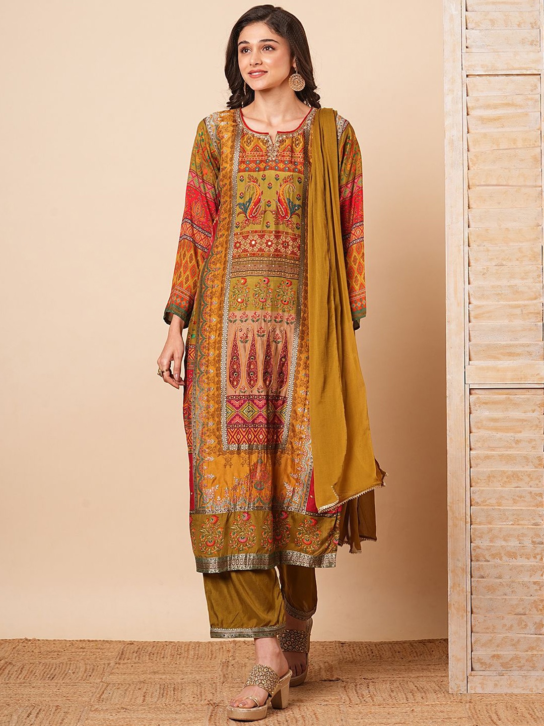 

FASHOR Floral Printed Notched Neck Mirror Work Straight Kurta With Trousers & Dupatta, Green