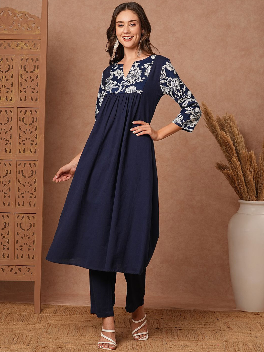 

FASHOR Floral Printed Notched Neck Kantha Work Pure Cotton A-Line Kurta With Trousers, Navy blue