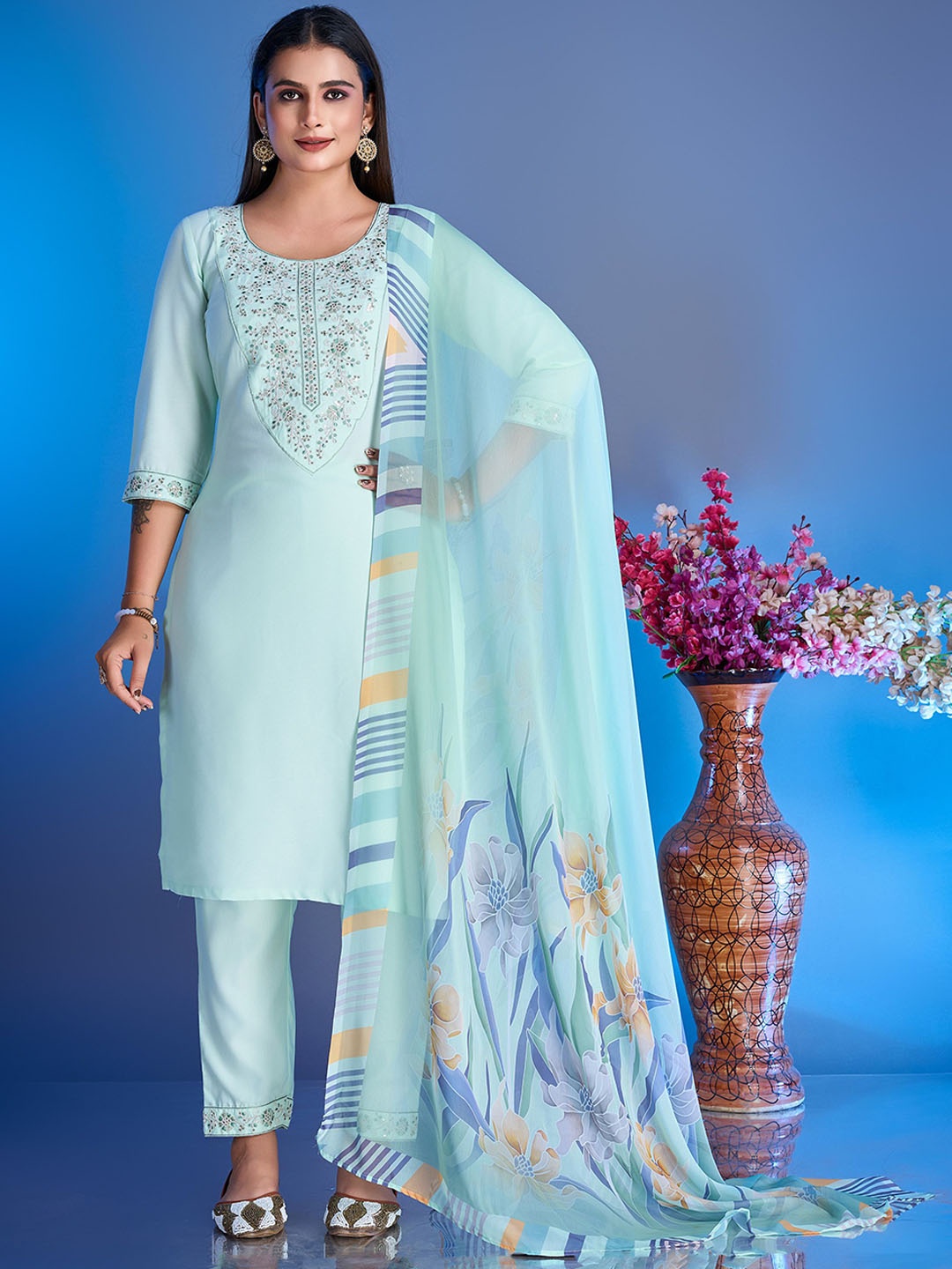 

GORGONE Floral Embroidered Sequinned Straight Kurta with Trousers & Dupatta, Green