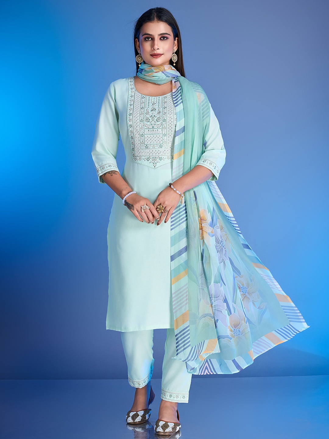 

GORGONE Floral Embroidered Regular Thread Work Straight Kurta With Palazzos & Dupatta, Green