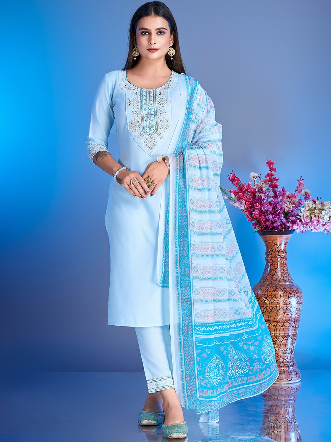 

GORGONE Floral Embroidered Regular Thread Work Straight Kurta With Palazzos & Dupatta, Blue