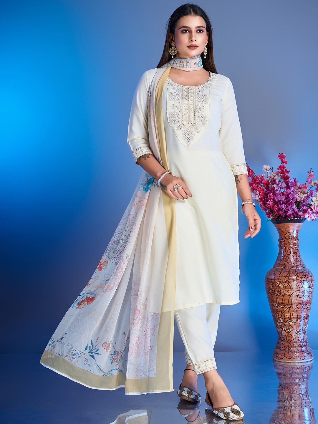 

GORGONE Floral Yoke Design Regular Sequinned Straight Kurta With Palazzos & Dupatta, Cream