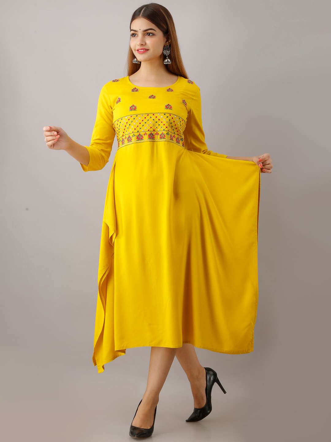 

Arudhi Women Embroidered Thread Work Handloom Kurta, Yellow