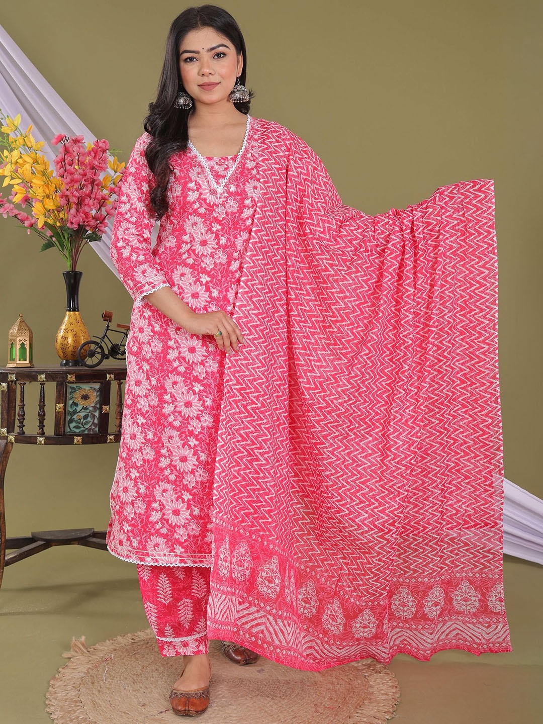 

PARTHVI Floral Printed Gotta Patti Straight Kurta With Trousers & Dupatta, Pink