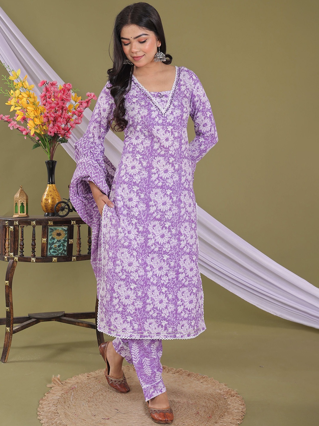 

PARTHVI Floral Printed Gotta Patti Straight Kurta With Trousers & Dupatta, Purple