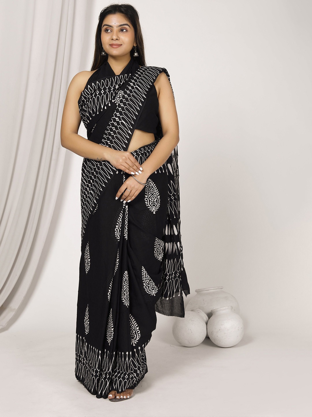 

JAIPURI PRINT Ethnic Motifs Pure Cotton Block Print Saree, Black