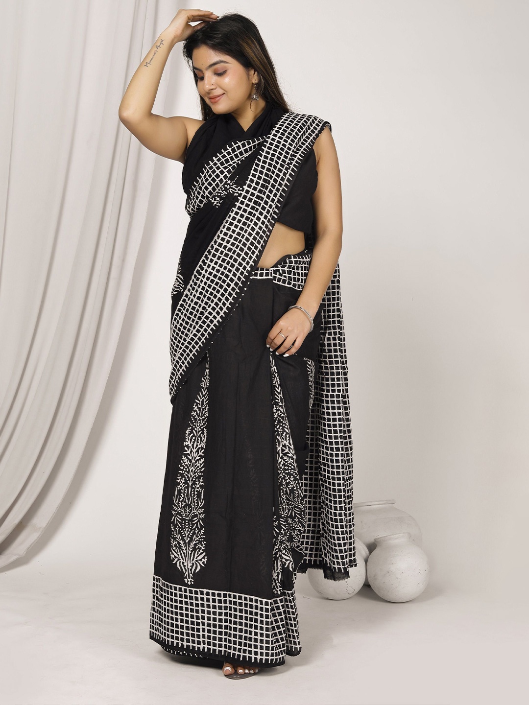 

JAIPURI PRINT Pure Cotton Bagru Saree, Black