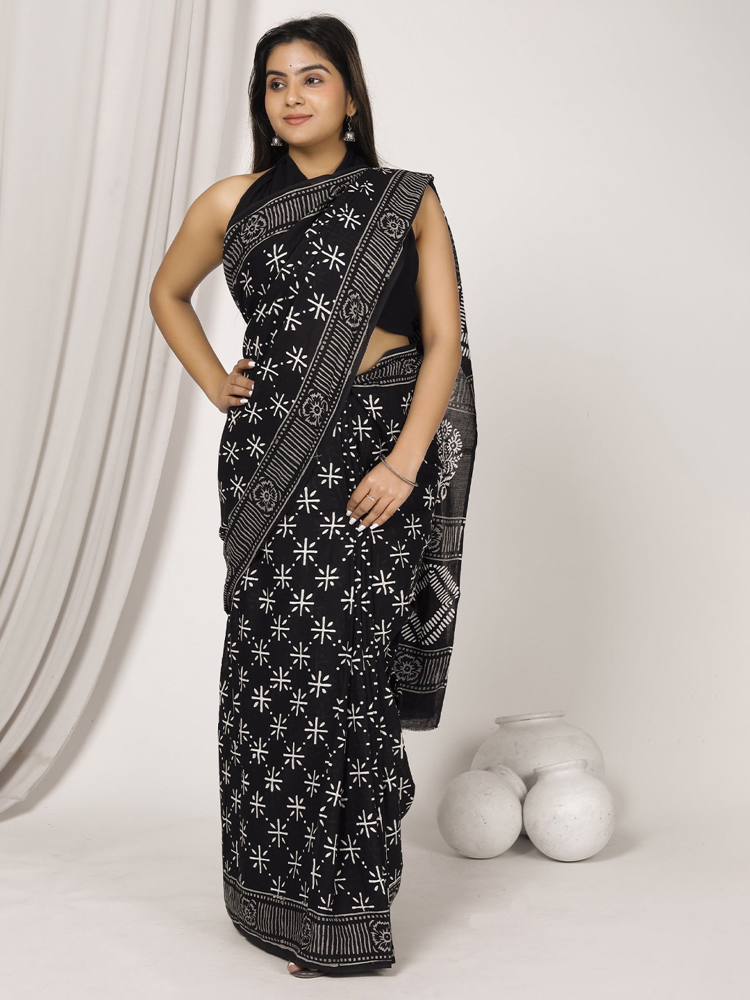 

JAIPURI PRINT Ethnic Motifs Pure Cotton Block Print Saree, Black