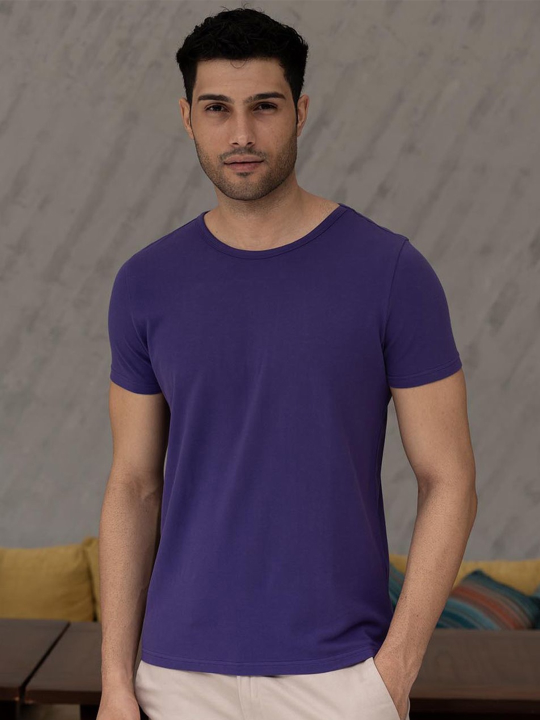 

ARISTOBRAT Men Solid Round Neck Slim Fit T-shirt, Purple