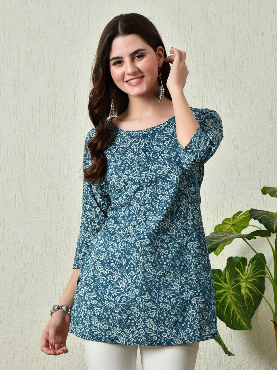 

KALINI Floral Printed Pure Cotton Kurti, Blue