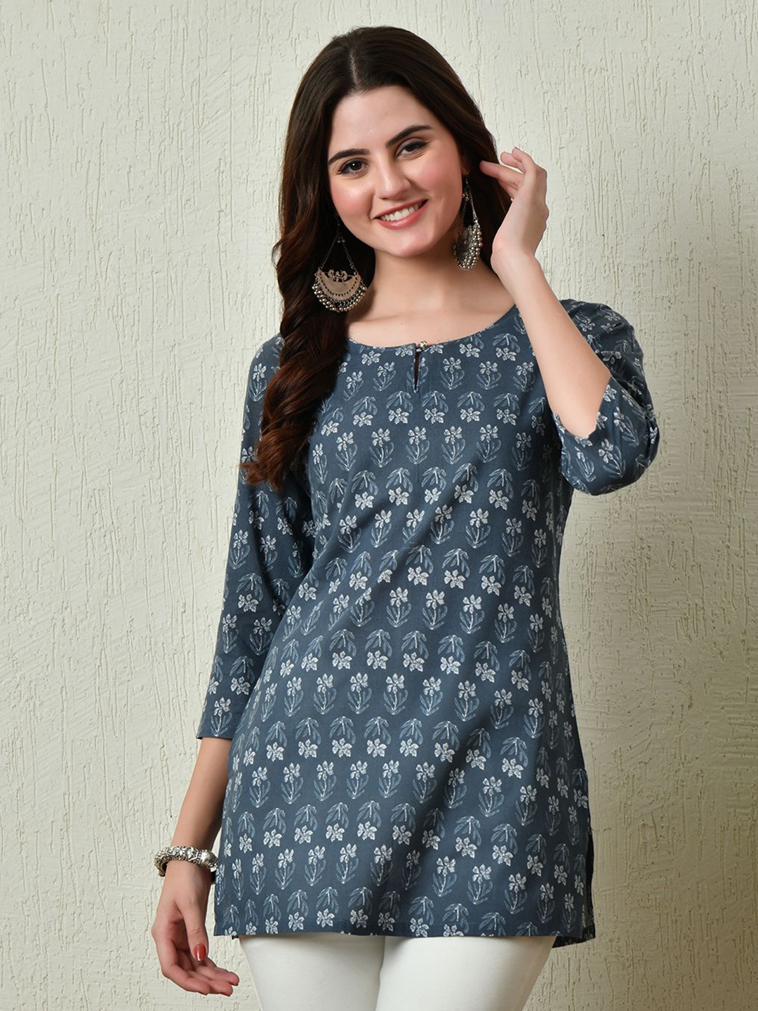 

KALINI Floral Printed Pure Cotton Kurti, Grey