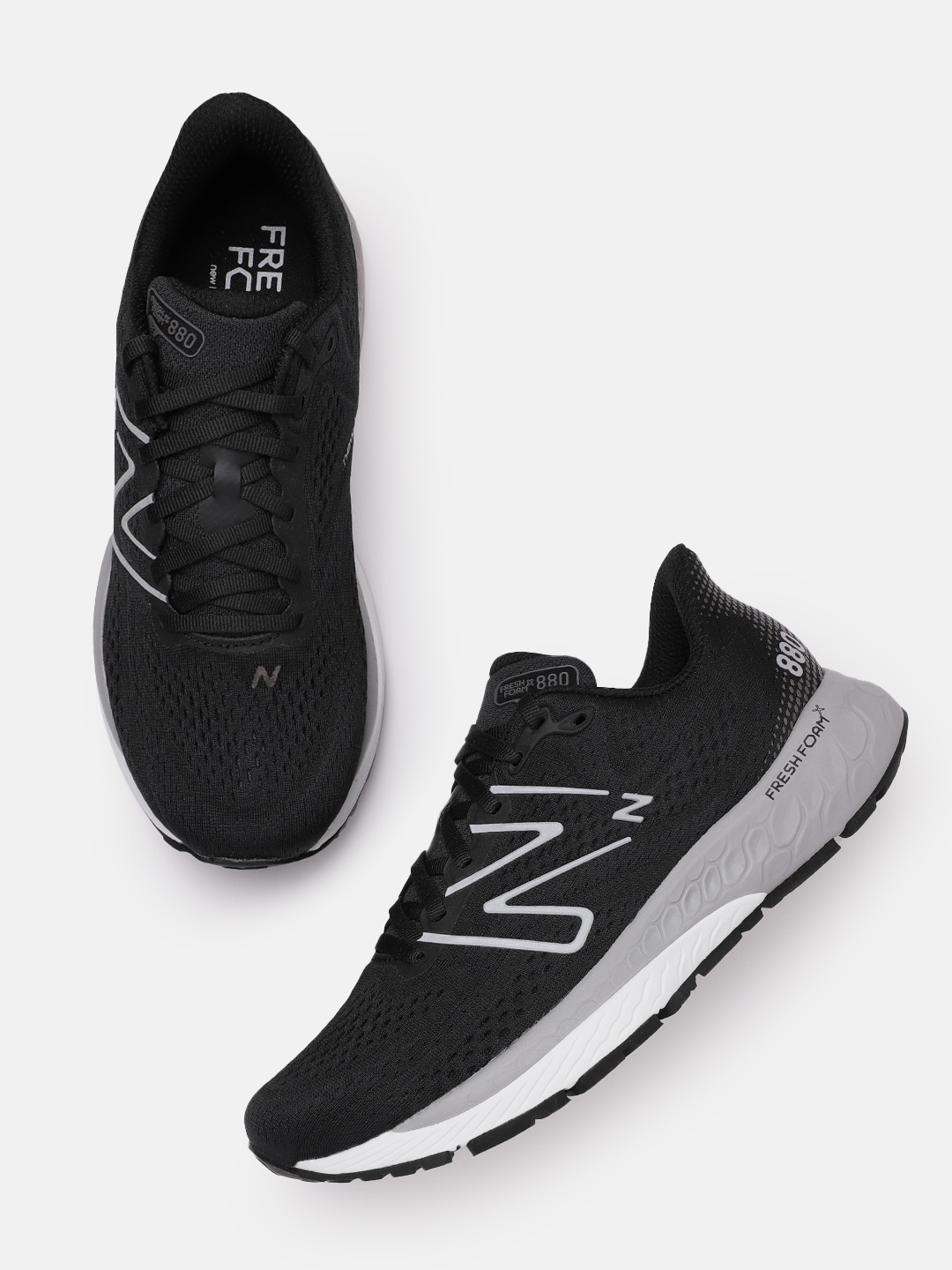 

New Balance Men 880 Running Shoes, Black