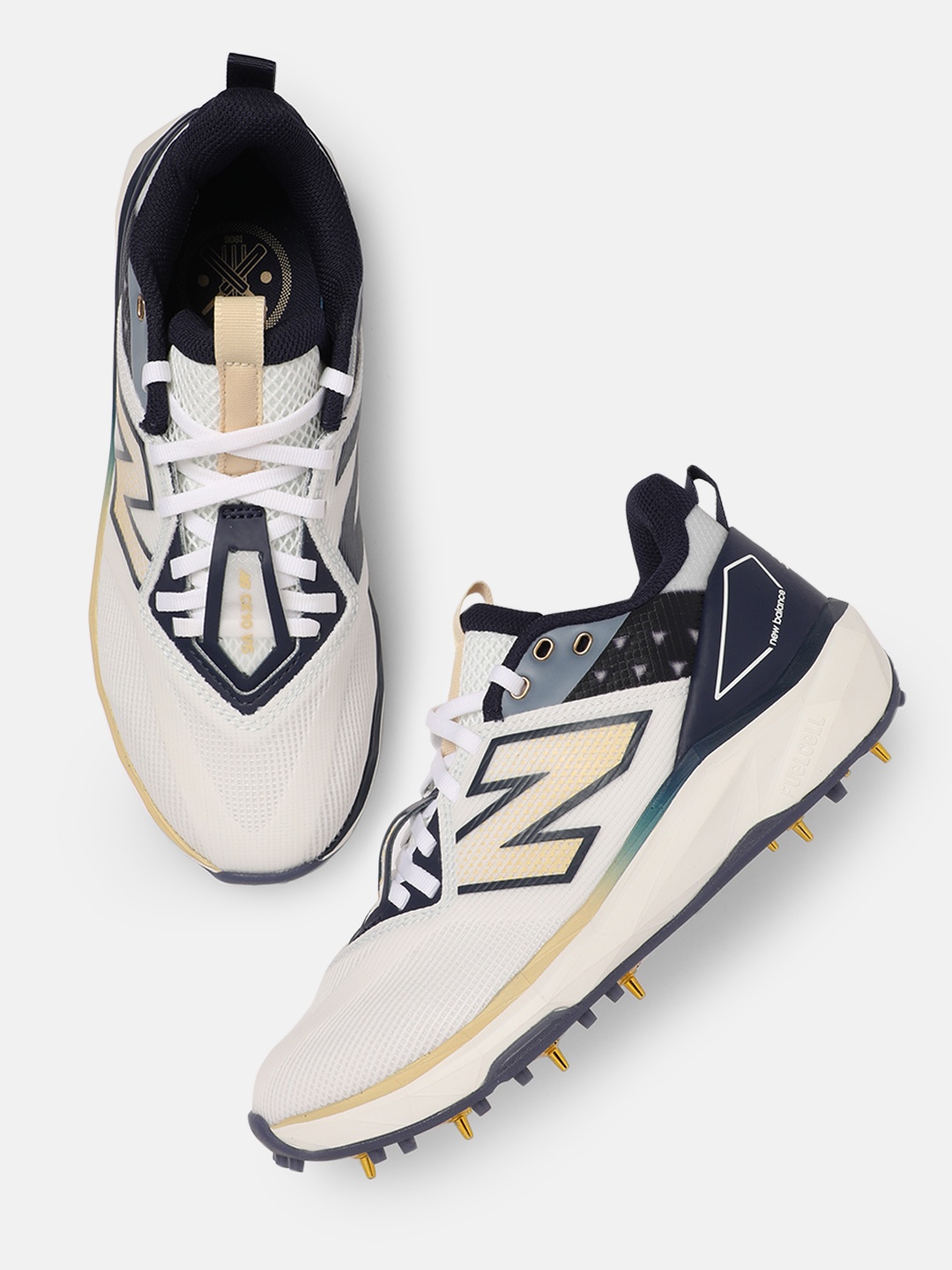 

New Balance Men 10 Cricket Shoes, White