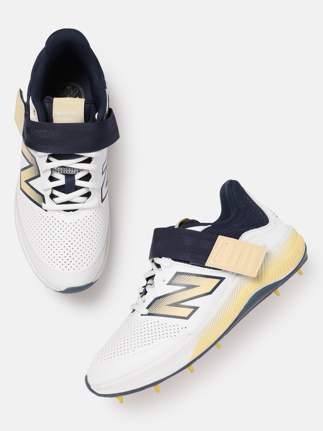 

New Balance Men 4040 Cricket Shoes, White