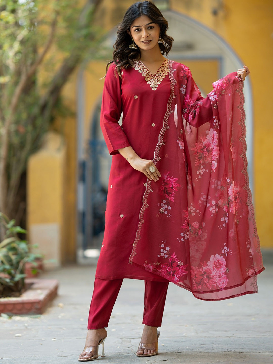 

ASPORA Floral Embroidered V-Neck Sequinned Straight Kurta With Trousers & Dupatta, Red