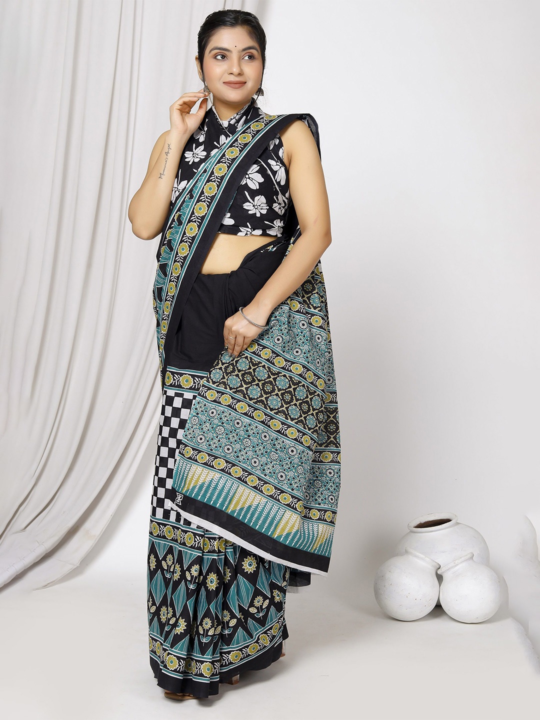 

JAIPURI PRINT Ethnic Motif Pure Cotton Block Print Saree, Black