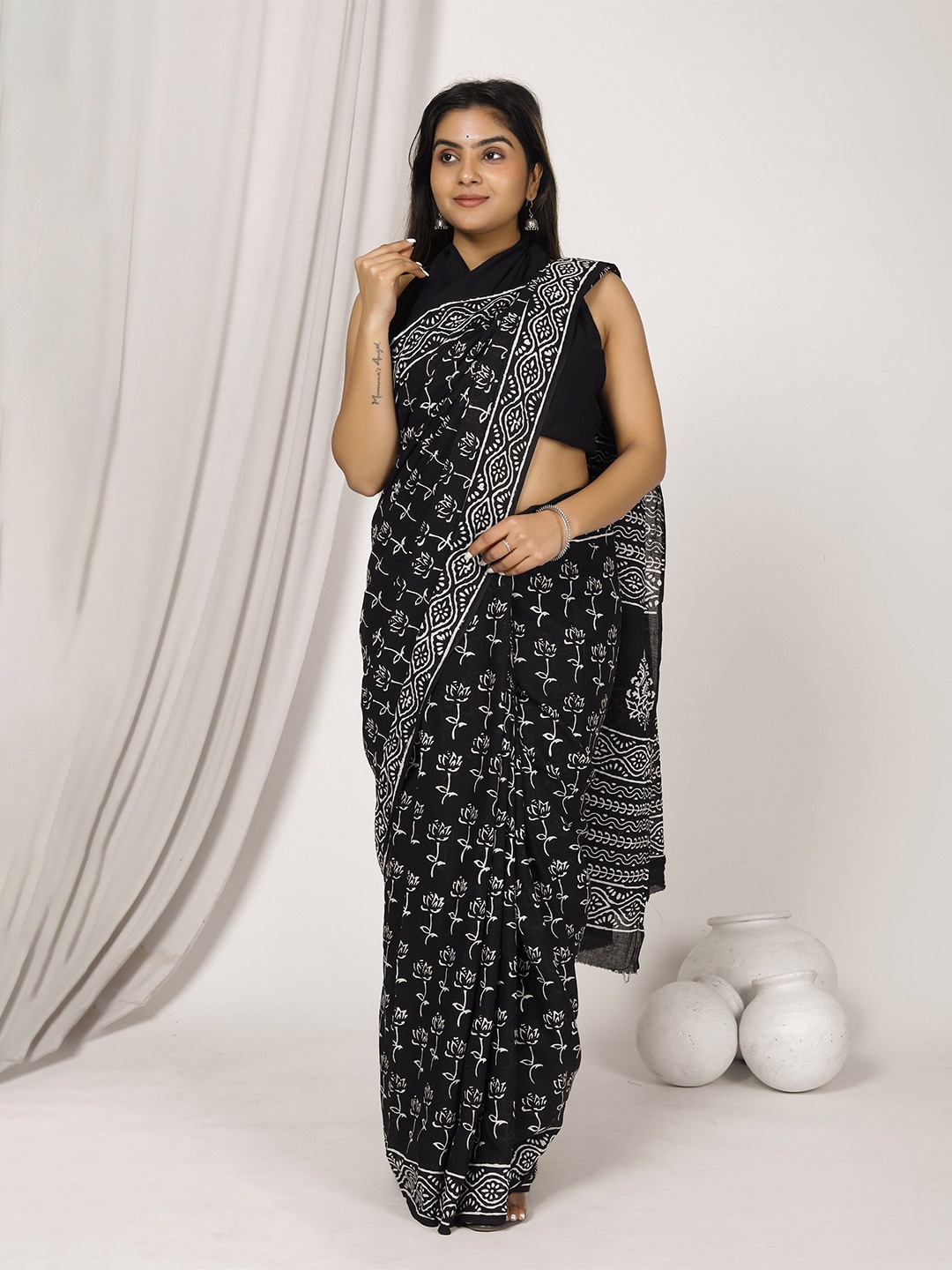 

JAIPURI PRINT Ethnic Motifs Pure Cotton Block Print Saree, Black
