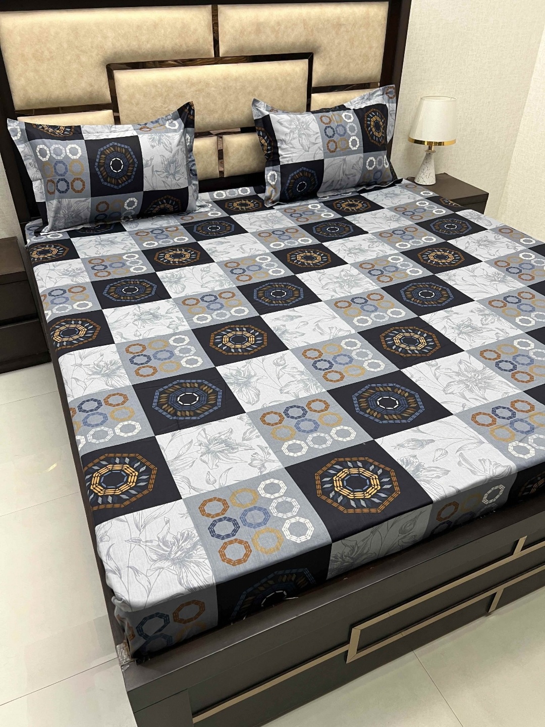 

Pure Decor Grey & Black Geometric Cotton 350 TC King Bedsheet with 2 Pillow Covers