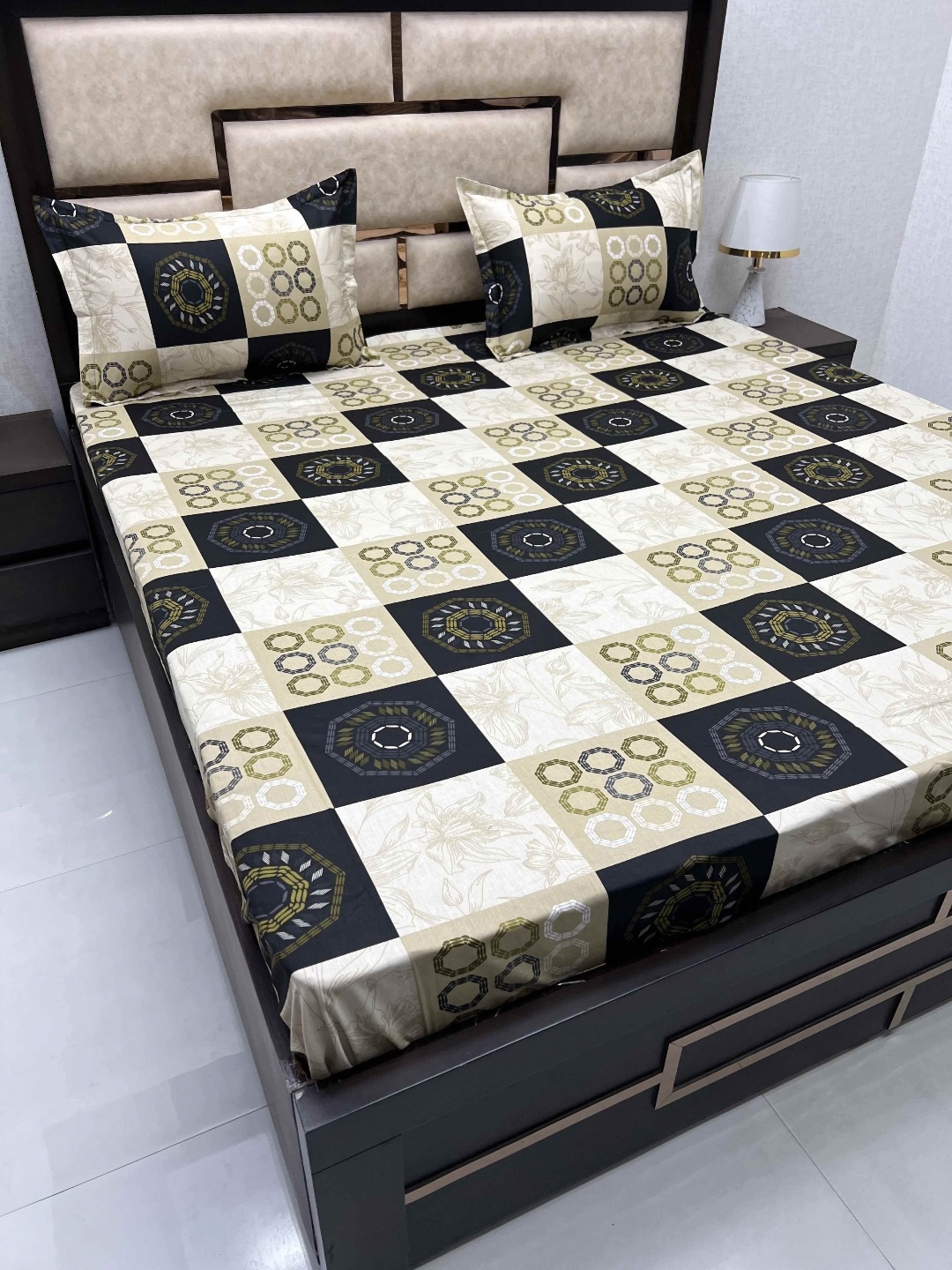 

Pure Decor Cream & Black Geometric Cotton 350 TC King Bedsheet with 2 Pillow Covers