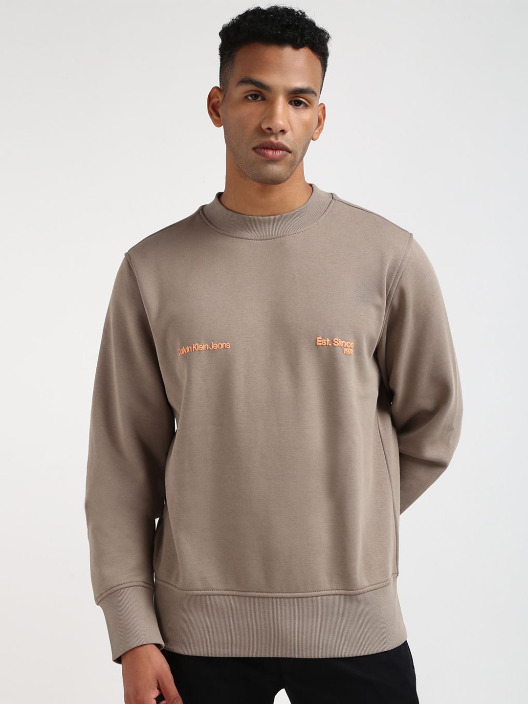 

Calvin Klein Jeans Men Regular Sweatshirt, Brown
