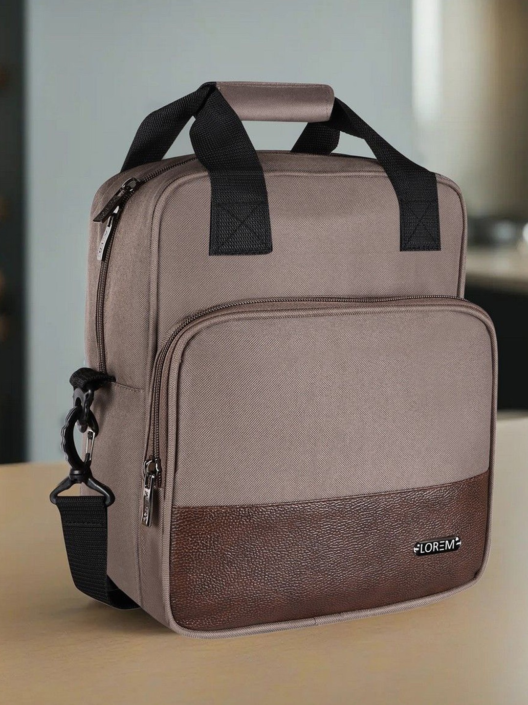 

LOREM Solid Insulated Lunch bag, Peach