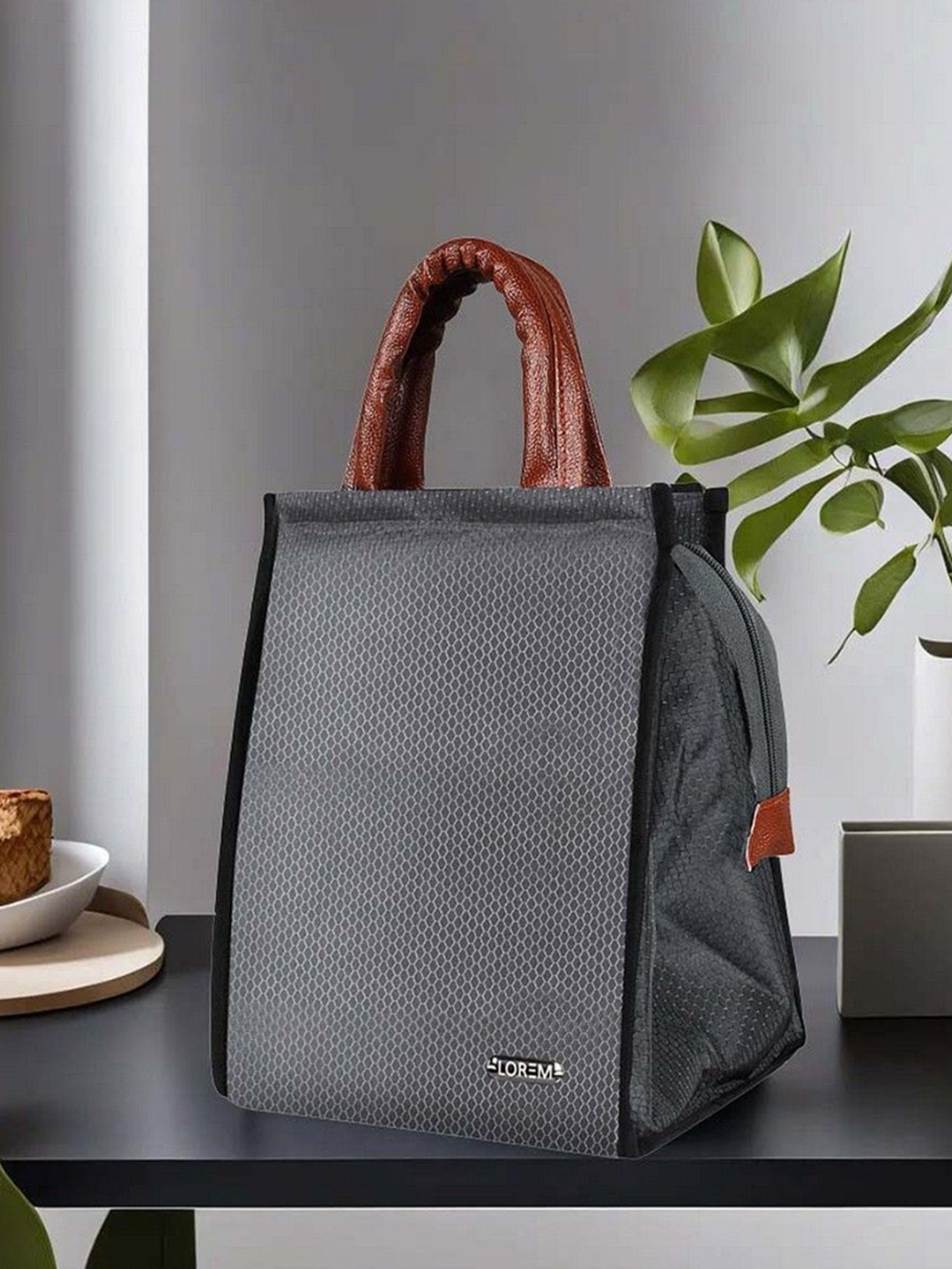 

LOREM Textured Insulated Lunch bag, Tan