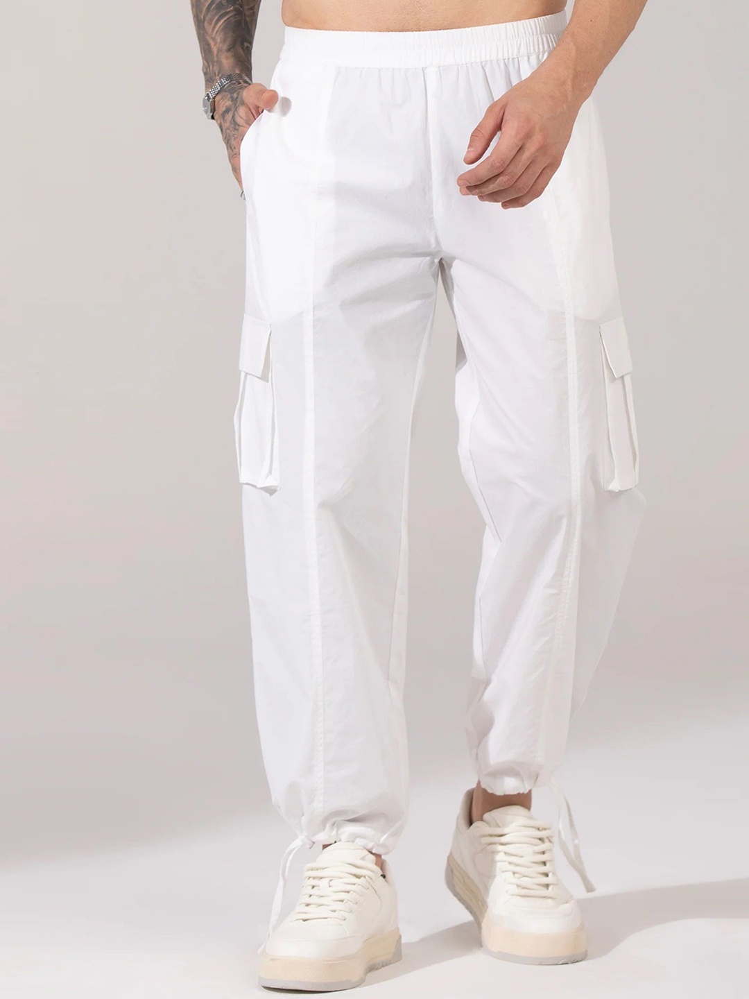 

BOTNIA Men Relaxed Loose Fit Cargos Trousers, White