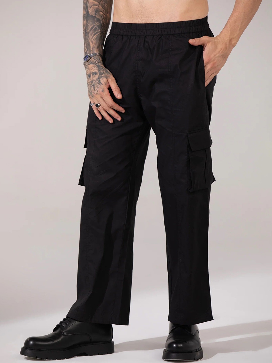

BOTNIA Men Relaxed Loose Fit Cargos Trousers, Black