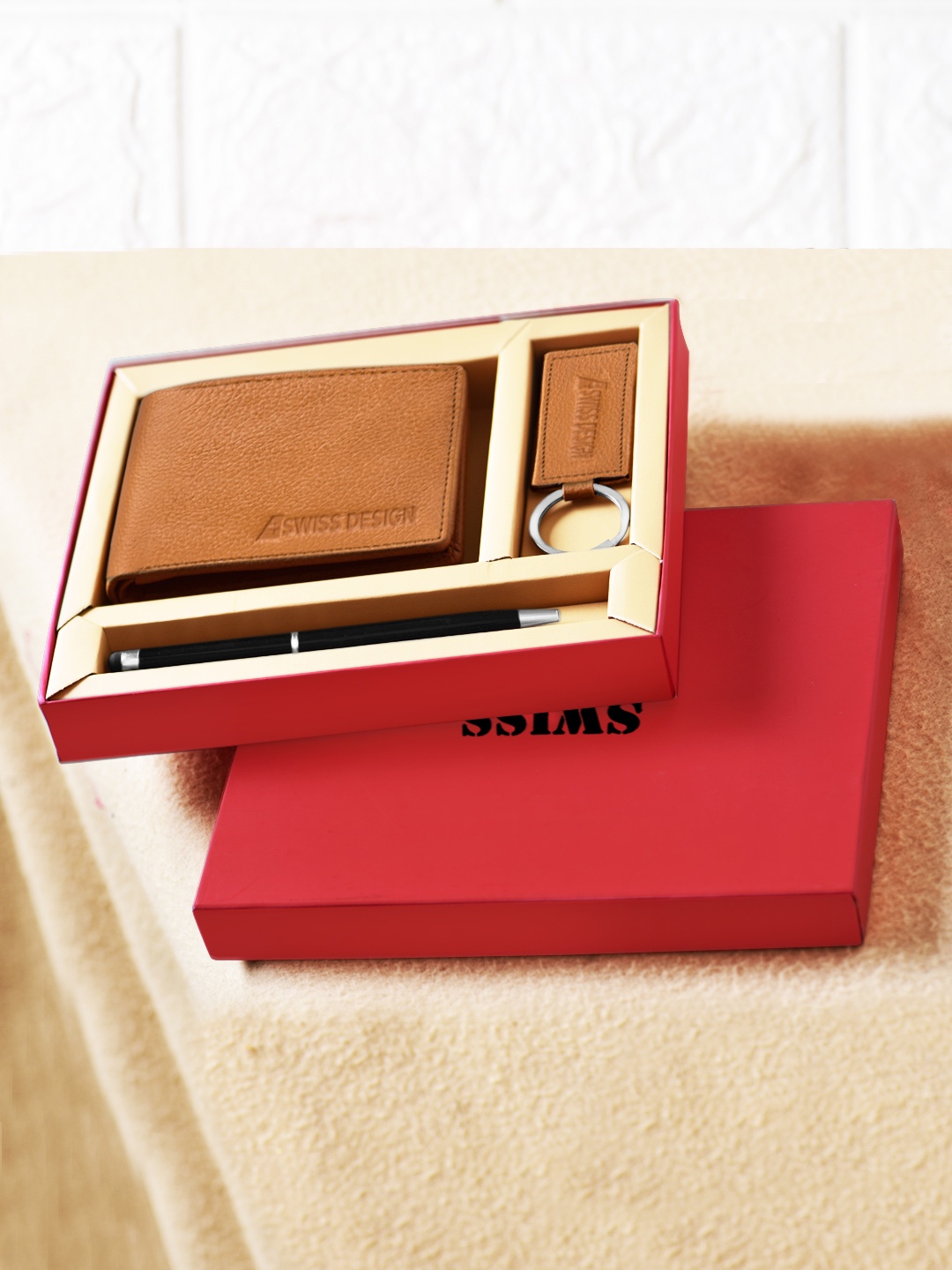 

Swiss Design Men Pack Of Wallet, Pen & Key Chain Gift Set, Tan