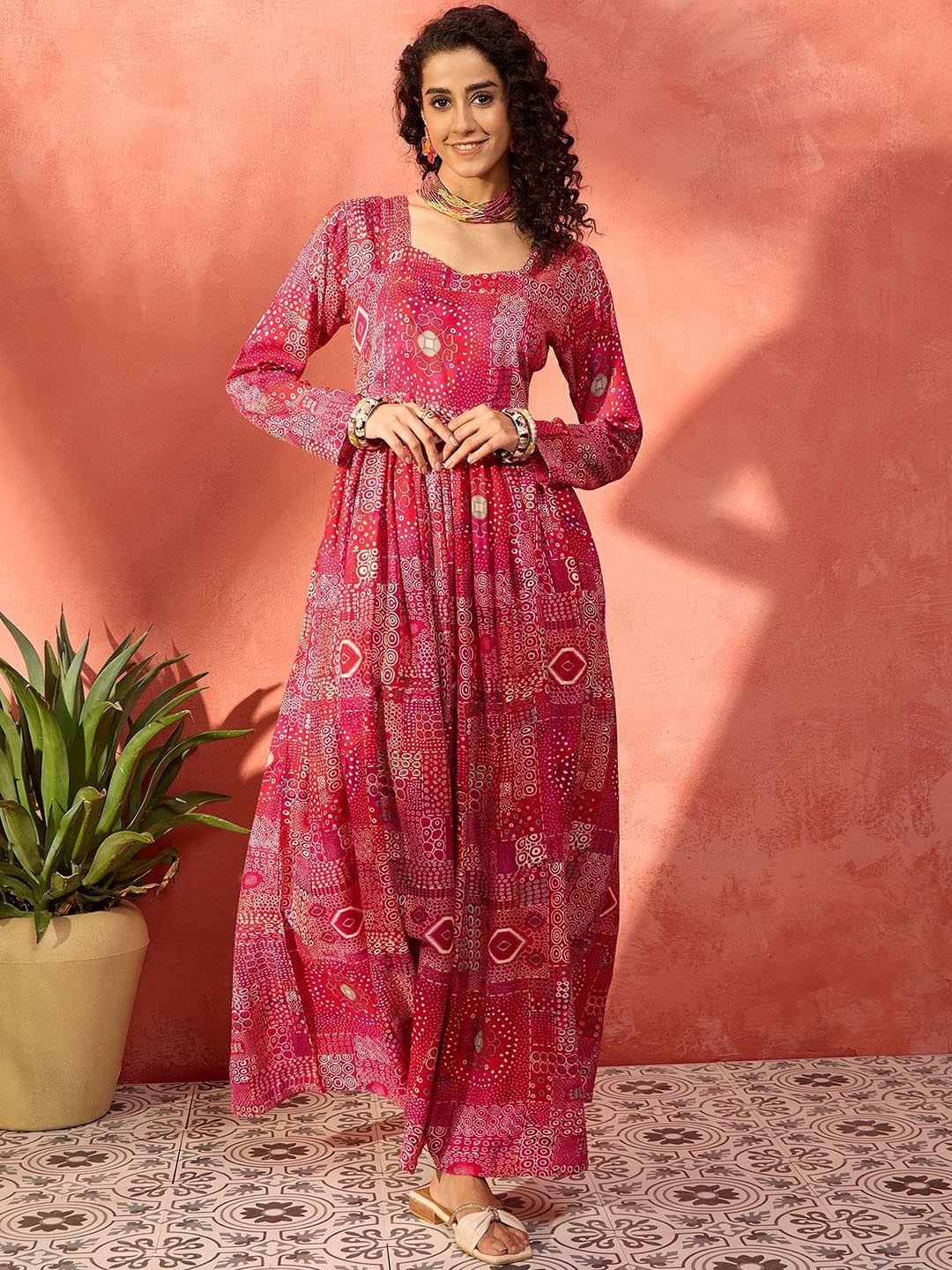 

InWeave Geometric Printed Sweetheart Neck Anarkali Kurta, Fuchsia