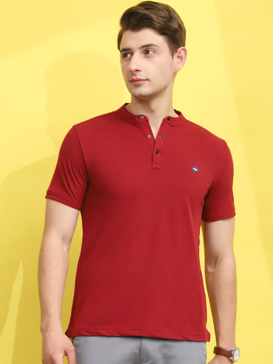 

Cloak & Decker by Monte Carlo Men Solid Mandarin Collar T-shirt, Maroon
